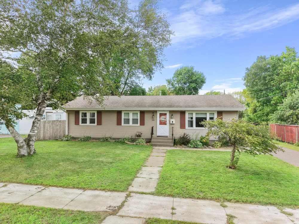 135 Davis Street S Cambridge, MN 55008