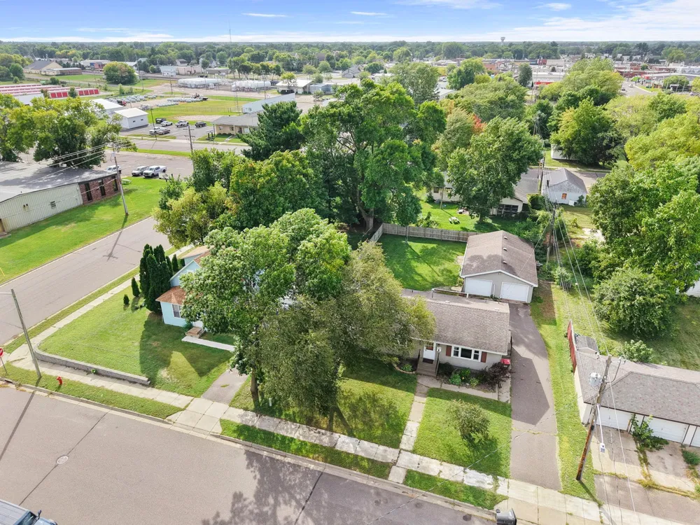 135 Davis Street S Cambridge, MN 55008