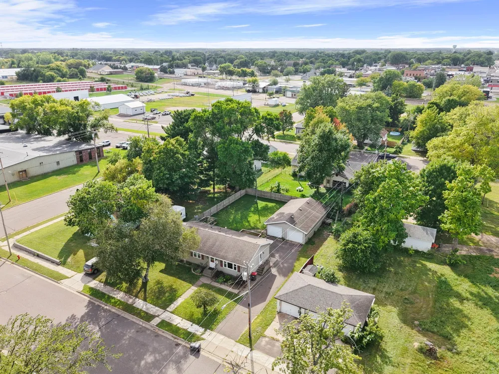 135 Davis Street S Cambridge, MN 55008