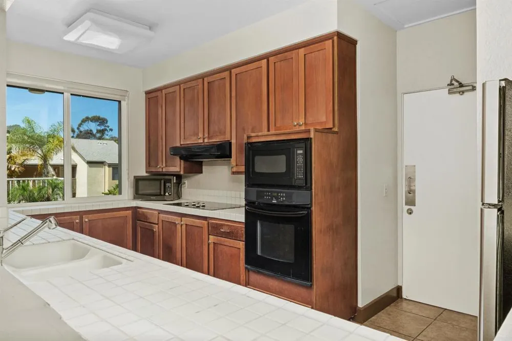 8548 Via Mallorca #A La Jolla, CA 92037