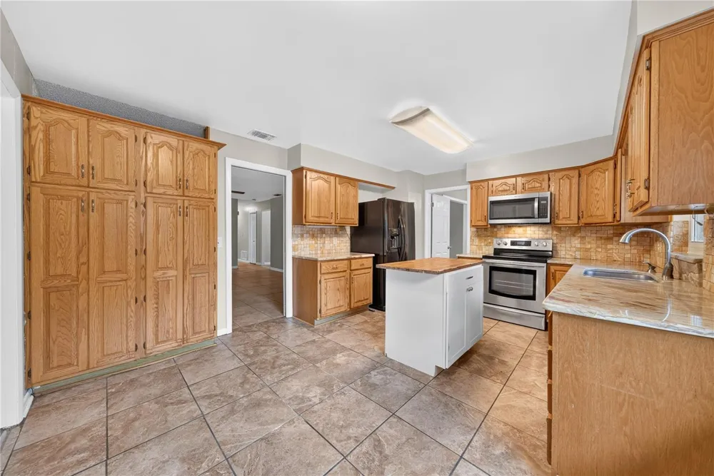 383 PALM DRIVE Oviedo, FL 32765