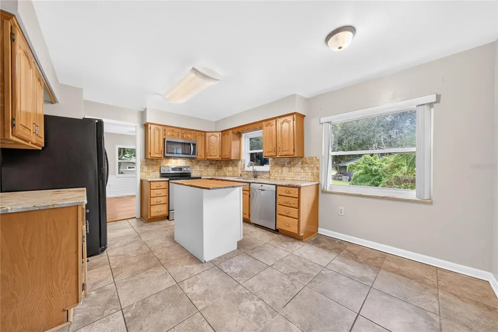 383 PALM DRIVE Oviedo, FL 32765