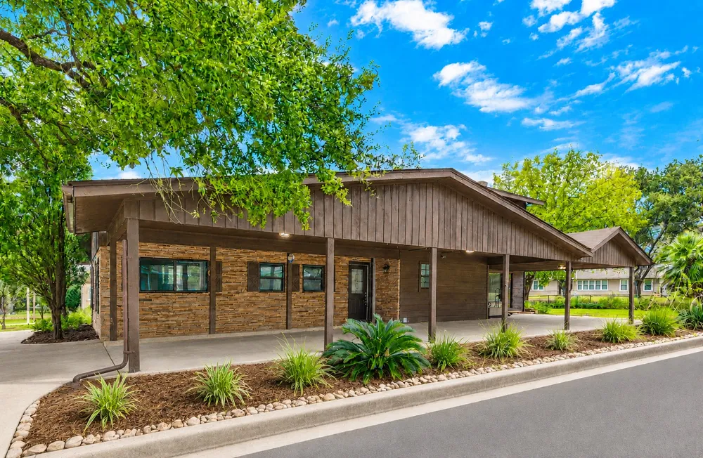 102 Rivercrest Street Luling, TX 78648