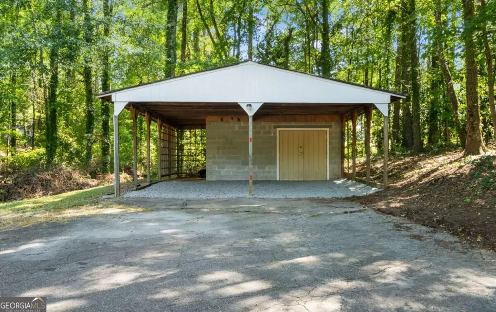 185 Linda LN SE Mableton, GA 30126