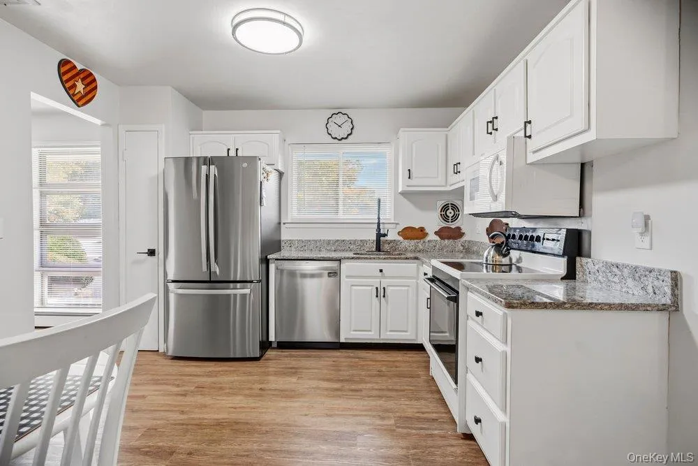 24 Blackfoot Trail Shoreham, NY 11786