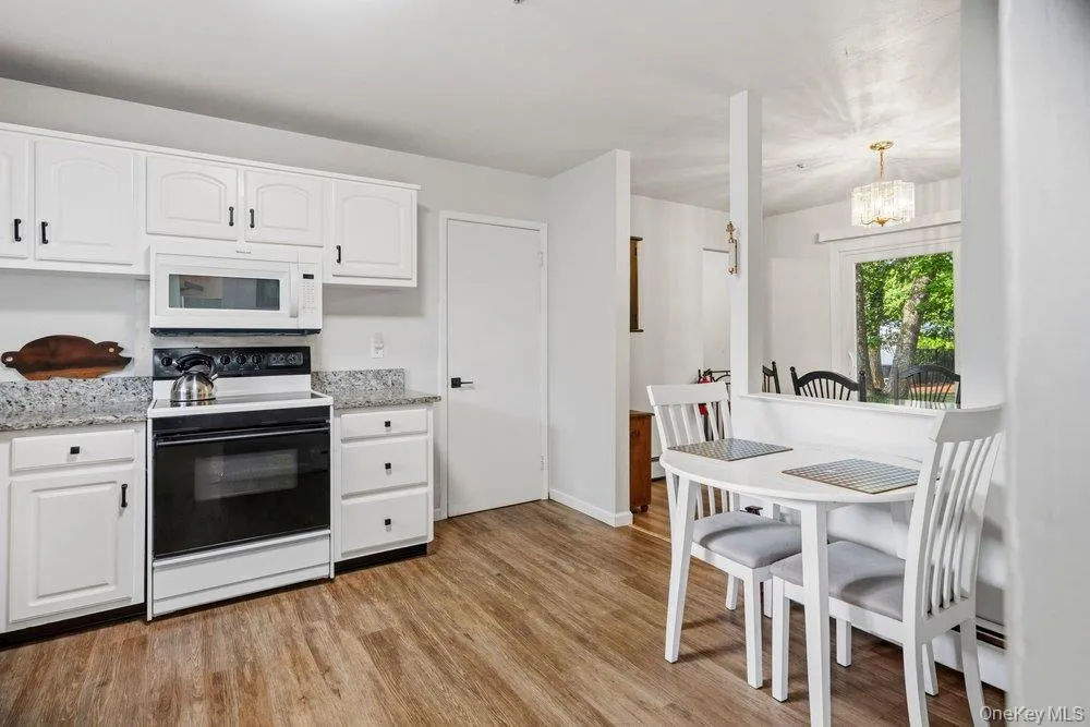 24 Blackfoot Trail Shoreham, NY 11786