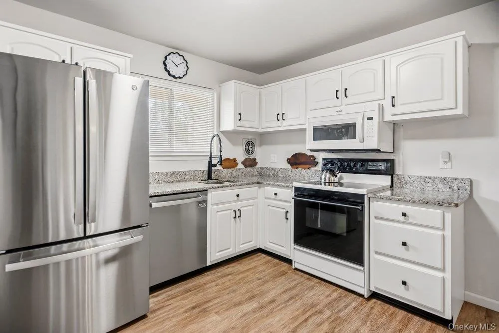 24 Blackfoot Trail Shoreham, NY 11786