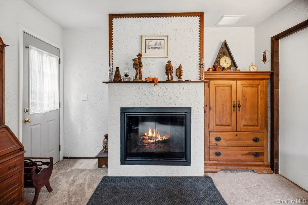 24 Blackfoot Trail Shoreham, NY 11786