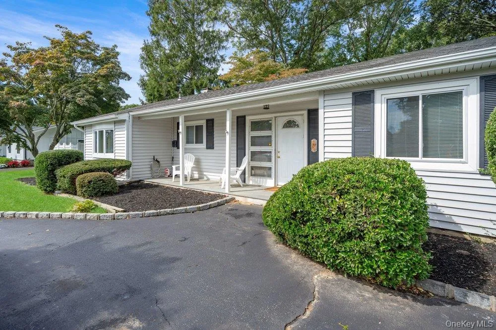 24 Blackfoot Trail Shoreham, NY 11786