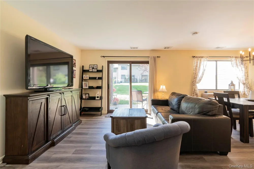 6 Knights Bridge #B Poughkeepsie, NY 12603