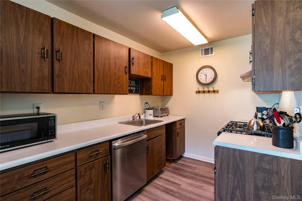 6 Knights Bridge #B Poughkeepsie, NY 12603