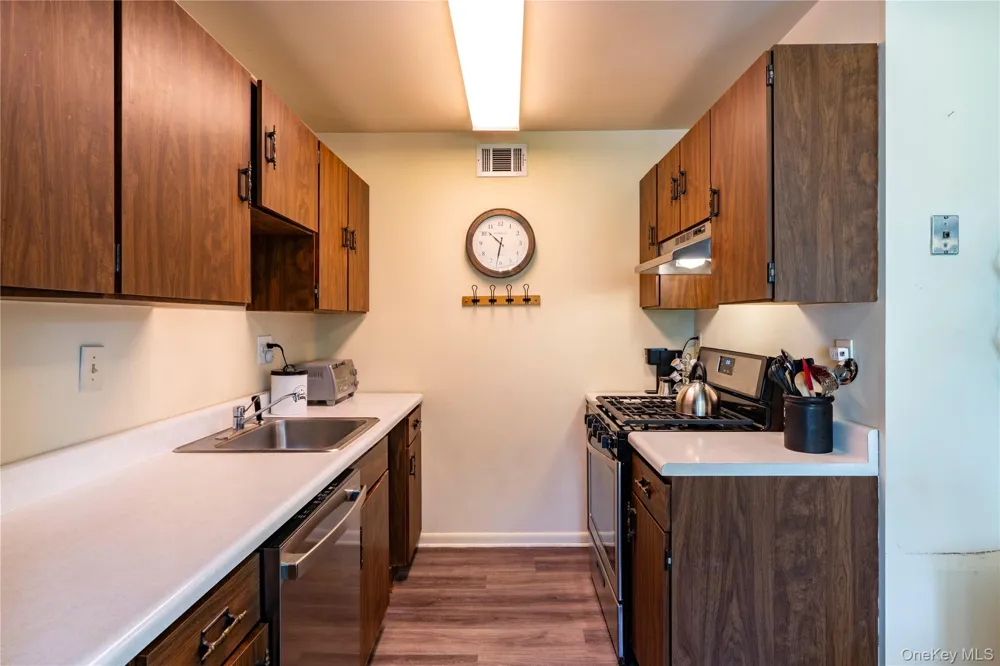 6 Knights Bridge #B Poughkeepsie, NY 12603