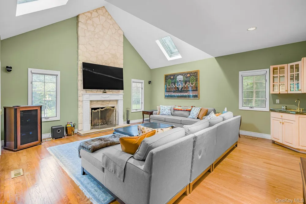 4 Ariana Court Oyster Bay, NY 11771