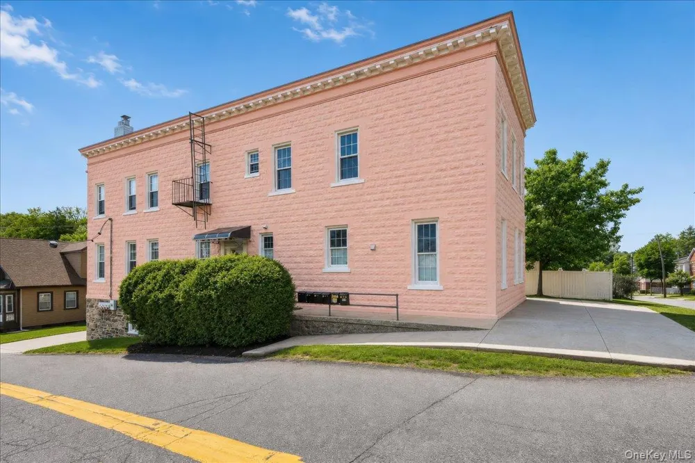 208 Tompkins Road Yonkers, NY 10703