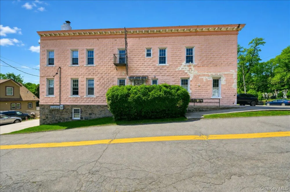 208 Tompkins Road Yonkers, NY 10703