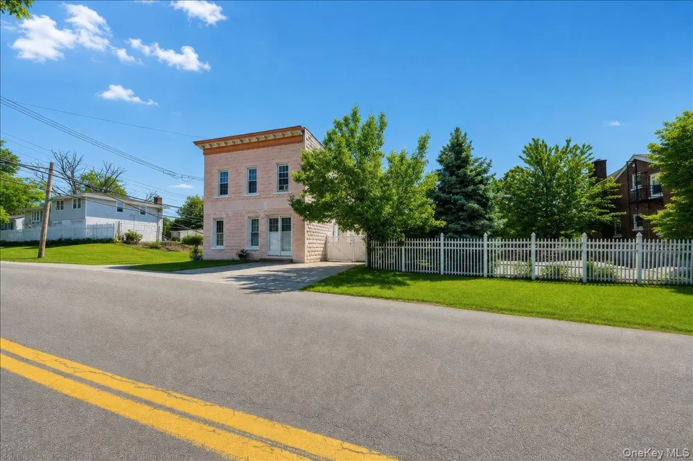 208 Tompkins Road Yonkers, NY 10703