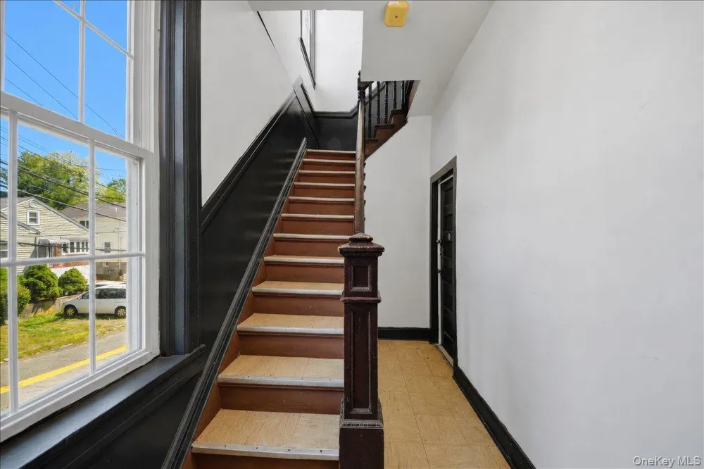 208 Tompkins Road Yonkers, NY 10703