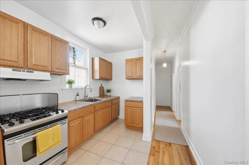 208 Tompkins Road Yonkers, NY 10703