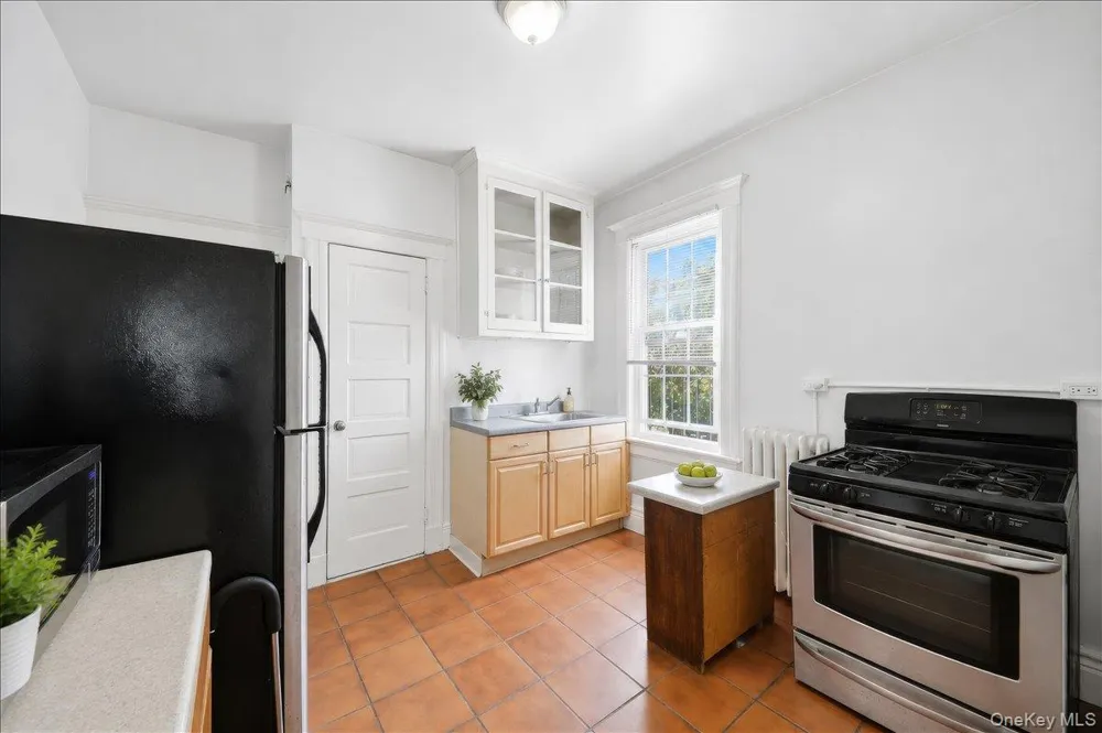 208 Tompkins Road Yonkers, NY 10703