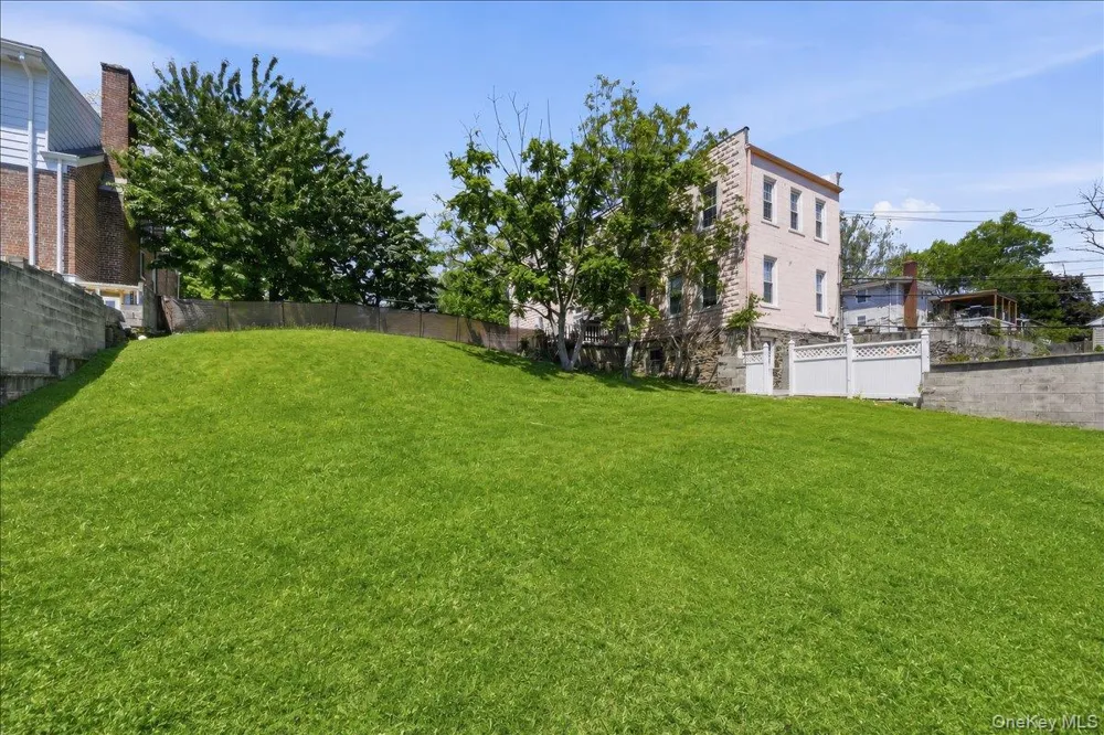 208 Tompkins Road Yonkers, NY 10703