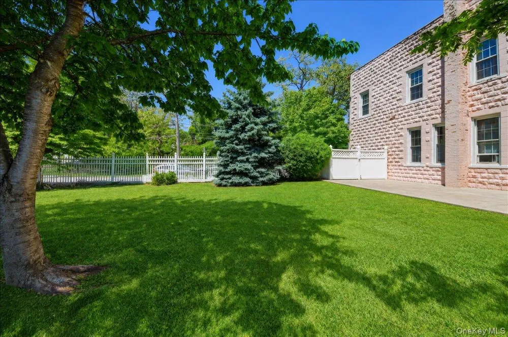 208 Tompkins Road Yonkers, NY 10703