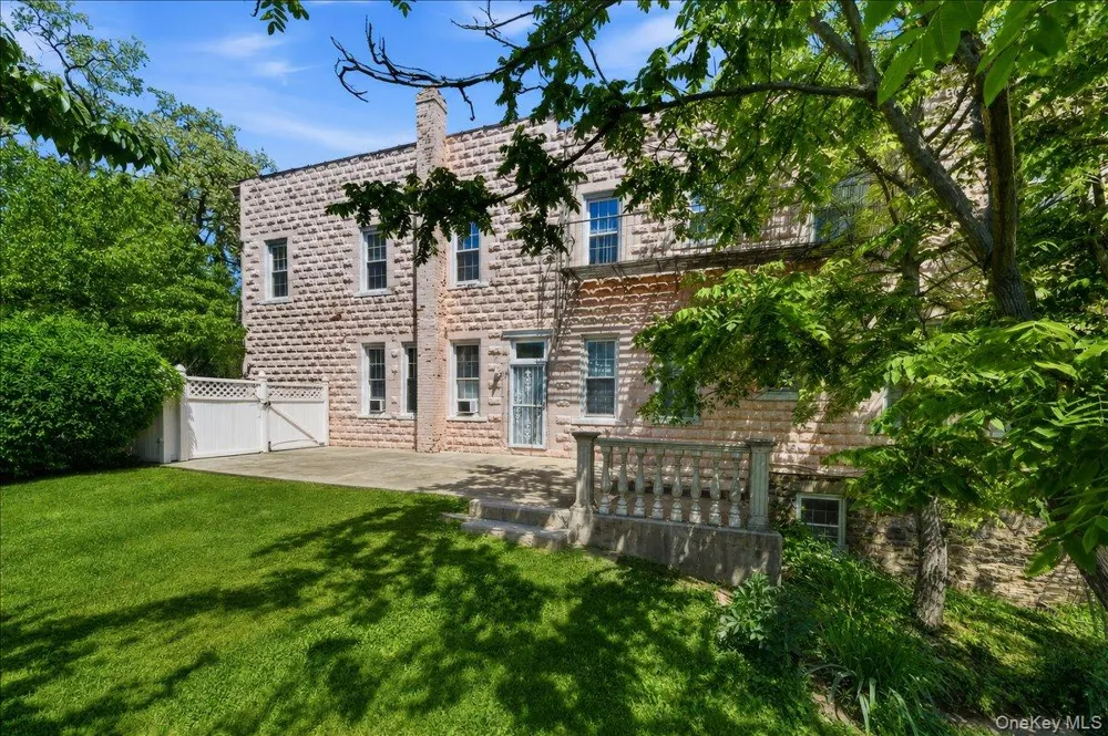 208 Tompkins Road Yonkers, NY 10703
