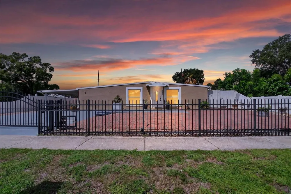 1727 WAIKIKI WAY Tampa, FL 33619
