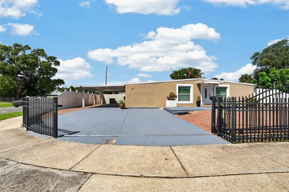 1727 WAIKIKI WAY Tampa, FL 33619