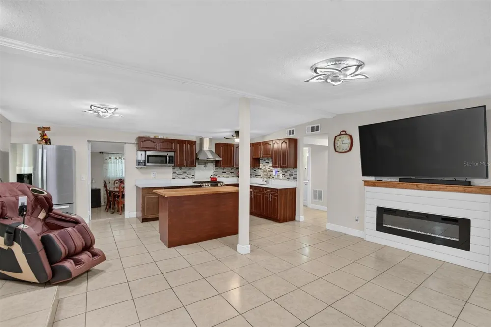 1727 WAIKIKI WAY Tampa, FL 33619