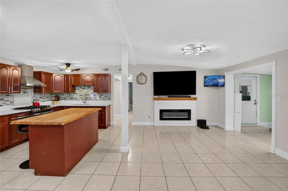 1727 WAIKIKI WAY Tampa, FL 33619