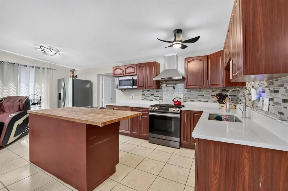 1727 WAIKIKI WAY Tampa, FL 33619