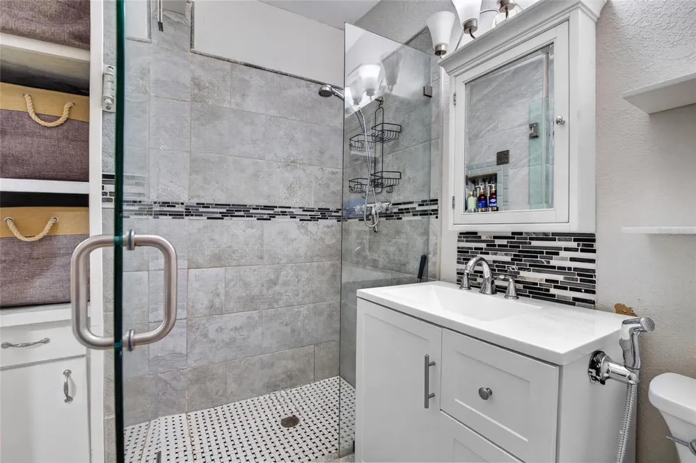 1727 WAIKIKI WAY Tampa, FL 33619