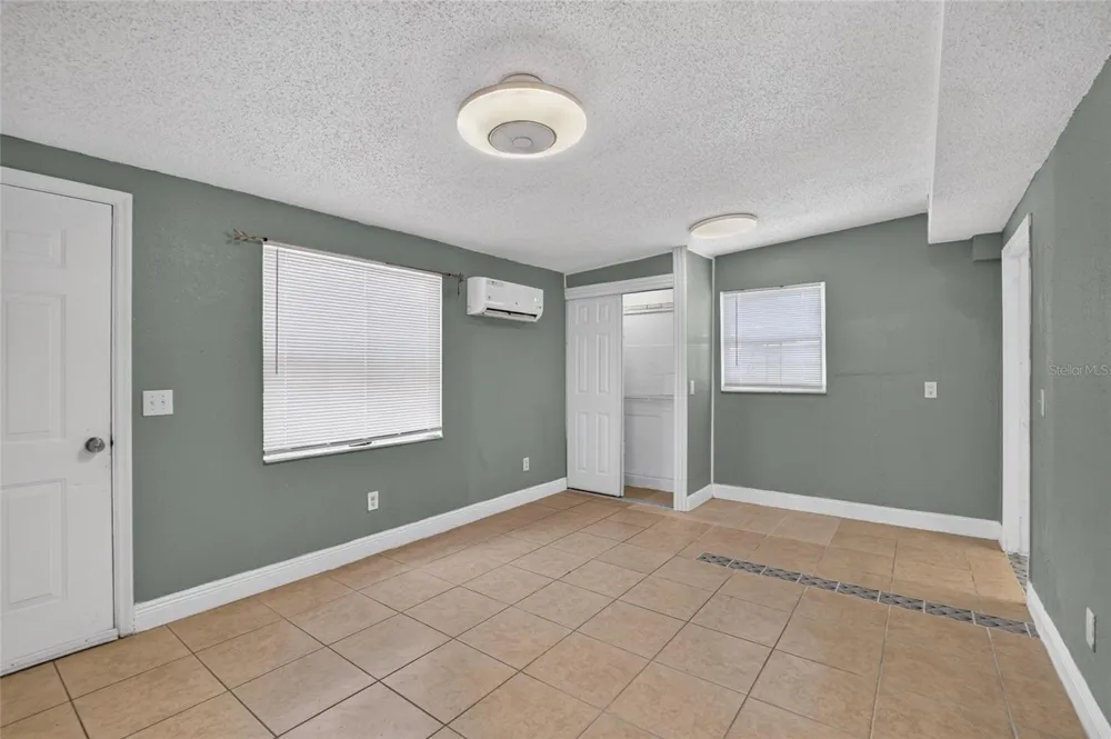1727 WAIKIKI WAY Tampa, FL 33619