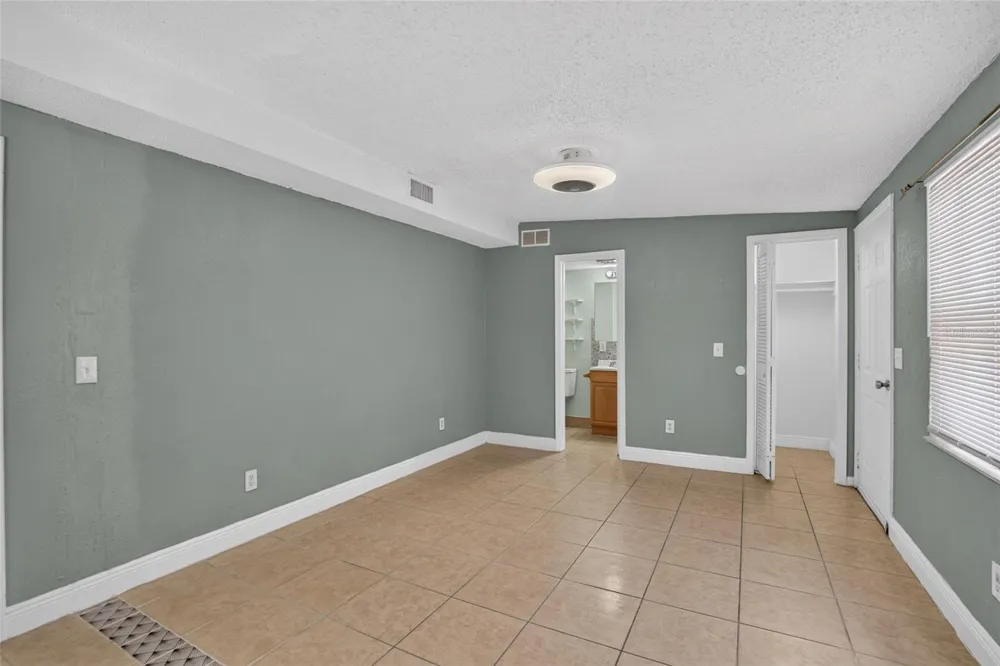 1727 WAIKIKI WAY Tampa, FL 33619
