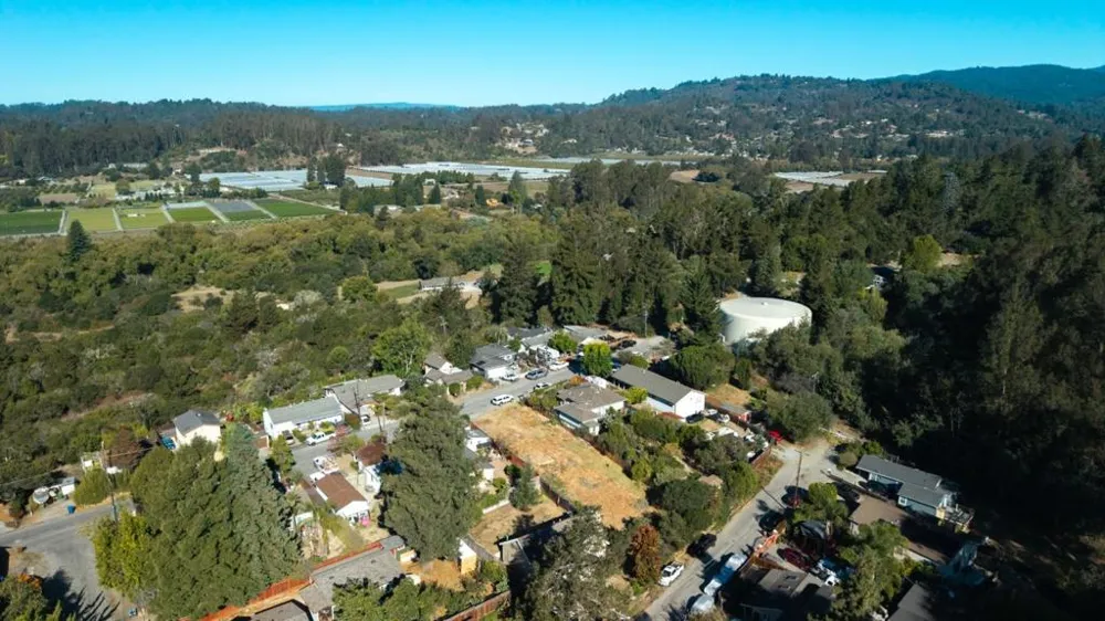 32 Crow Avenue Watsonville, CA 95076