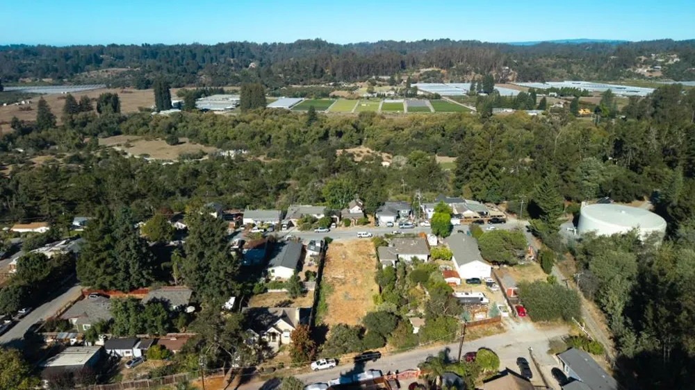 32 Crow Avenue Watsonville, CA 95076