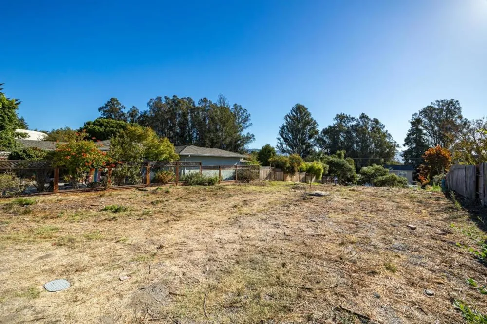 32 Crow Avenue Watsonville, CA 95076