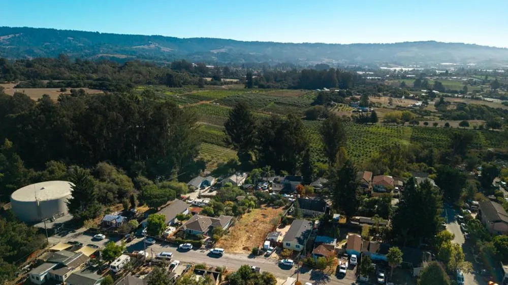 32 Crow Avenue Watsonville, CA 95076