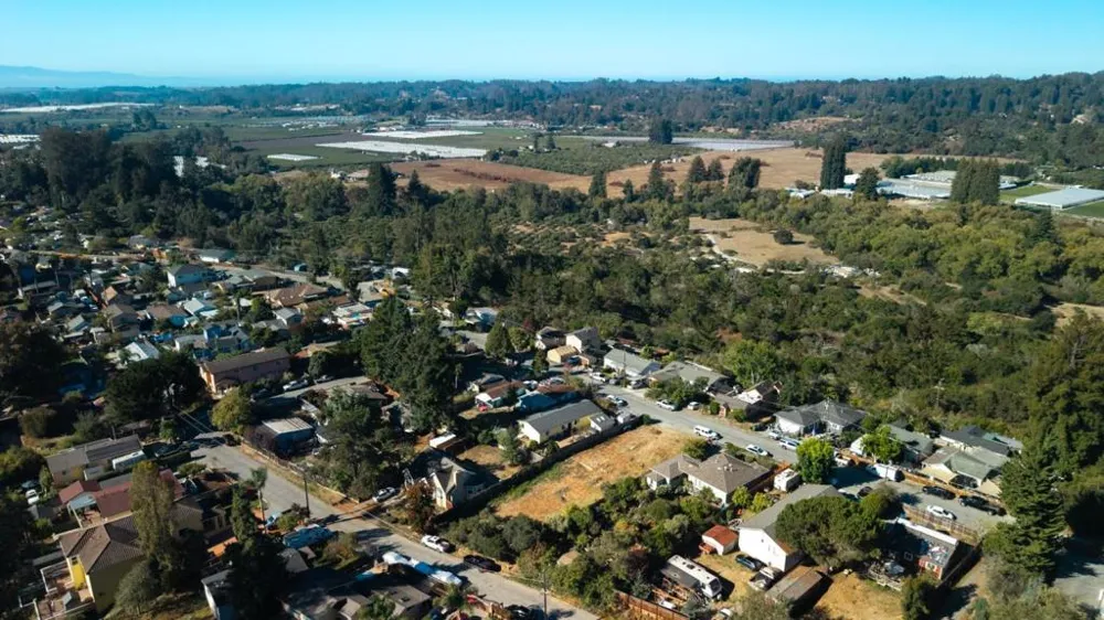 32 Crow Avenue Watsonville, CA 95076