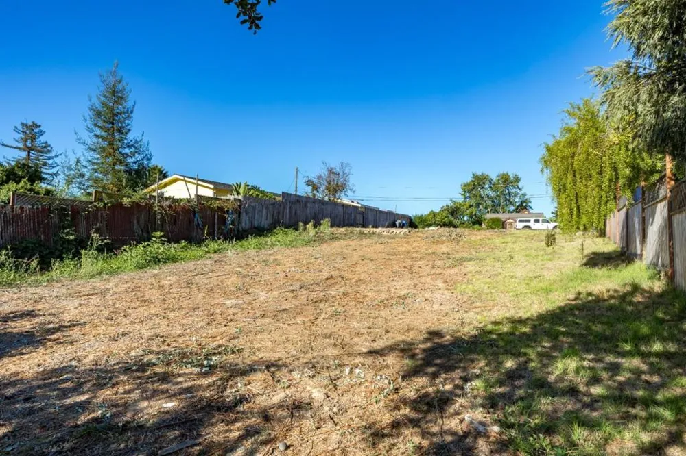 32 Crow Avenue Watsonville, CA 95076