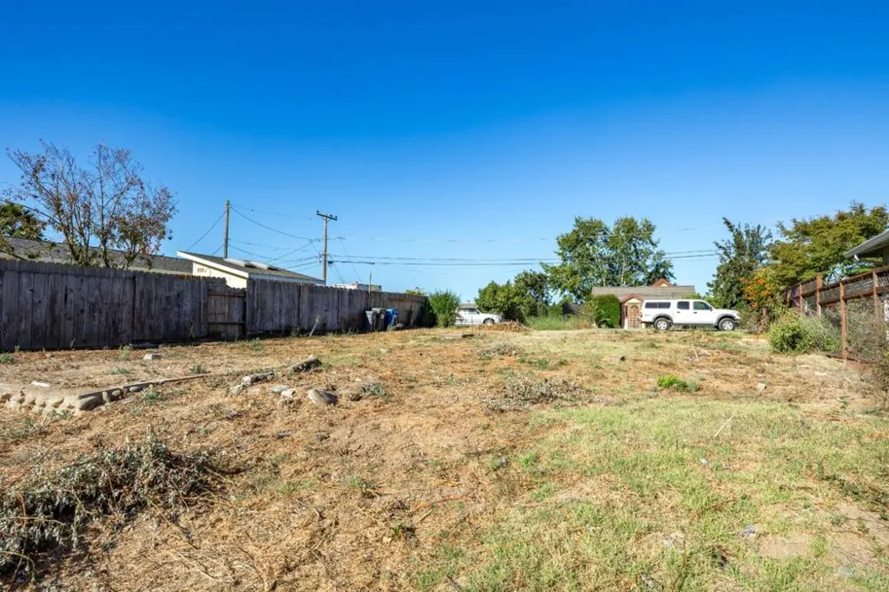 32 Crow Avenue Watsonville, CA 95076