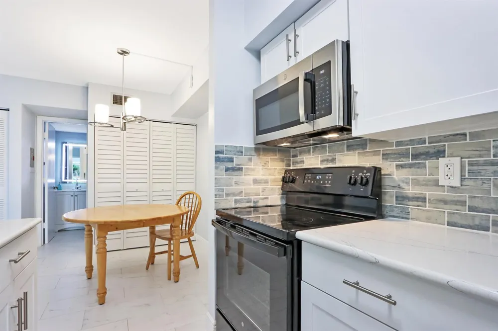 6313 CHASEWOOD DRIVE #B Jupiter, FL 33458