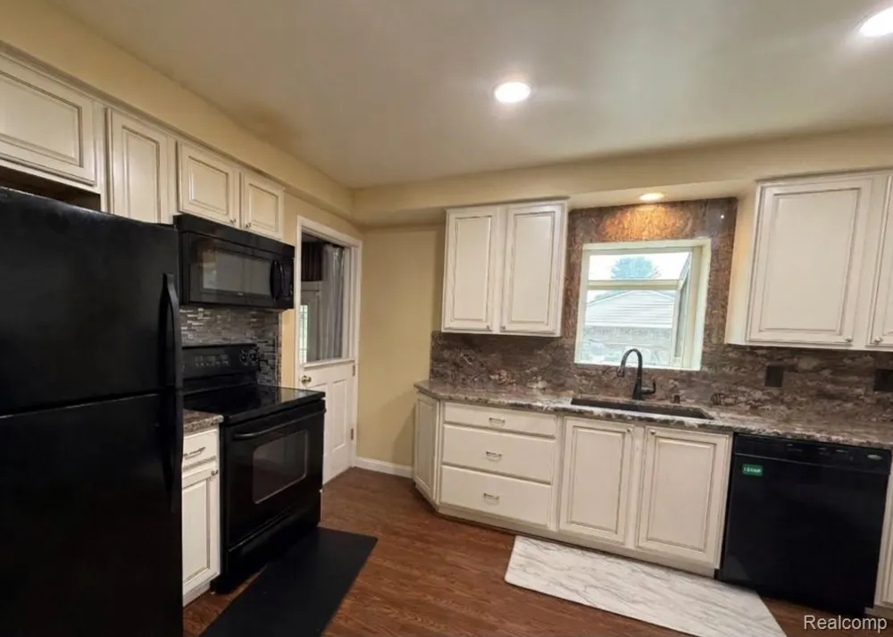 8863 Birkhill Drive Sterling Heights City, MI 48314