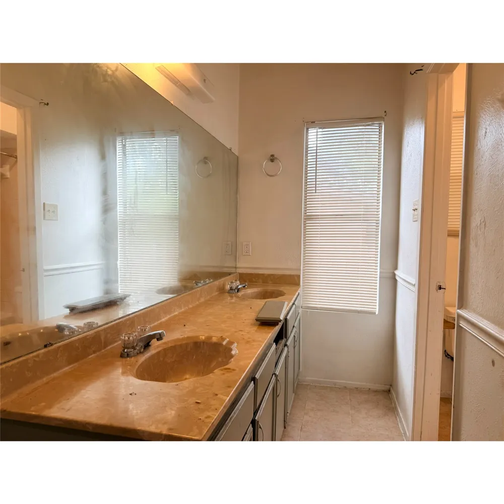 5507 Fence Row Austin, TX 78744
