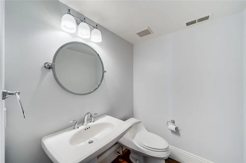 896 Quivera Laguna Beach, CA 92651