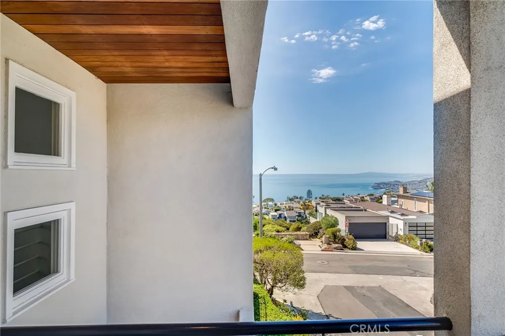 896 Quivera Laguna Beach, CA 92651