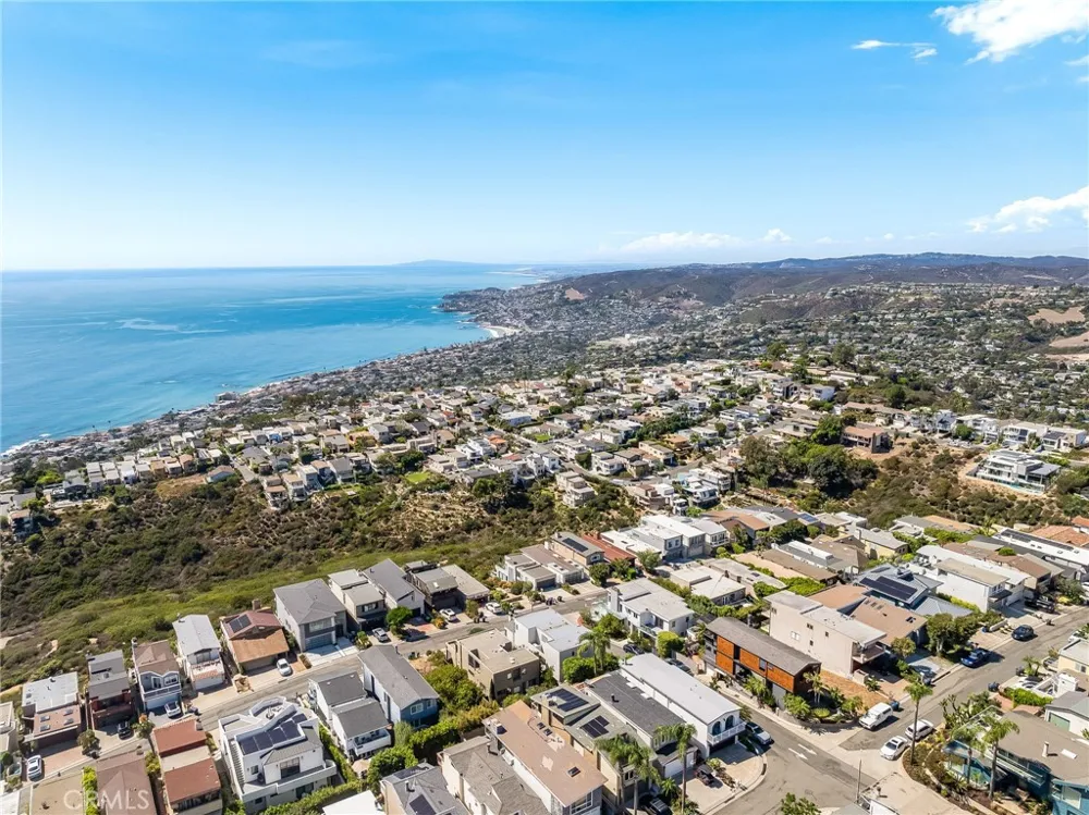 896 Quivera Laguna Beach, CA 92651