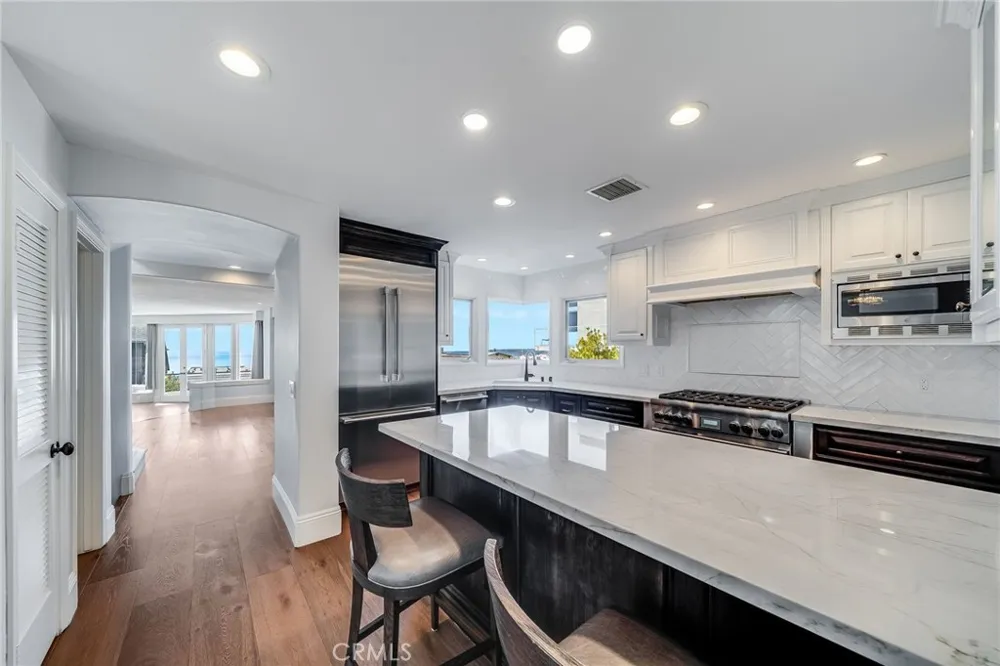 896 Quivera Laguna Beach, CA 92651