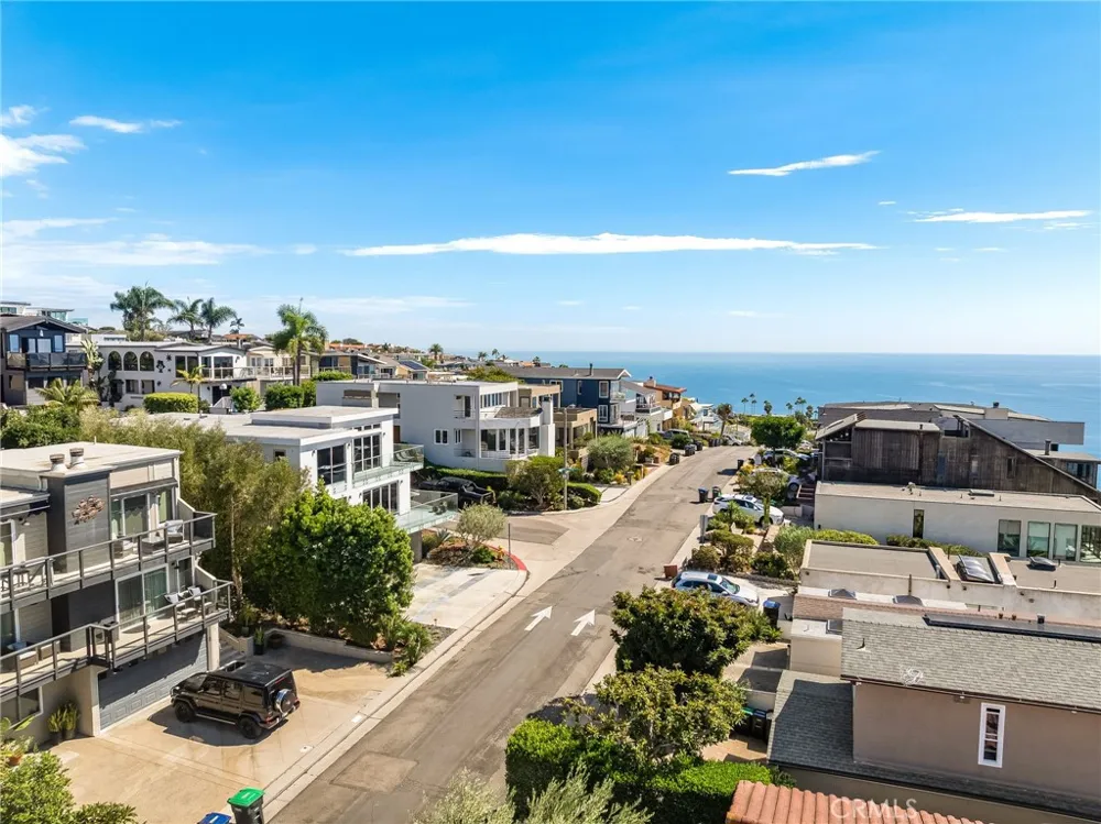 896 Quivera Laguna Beach, CA 92651