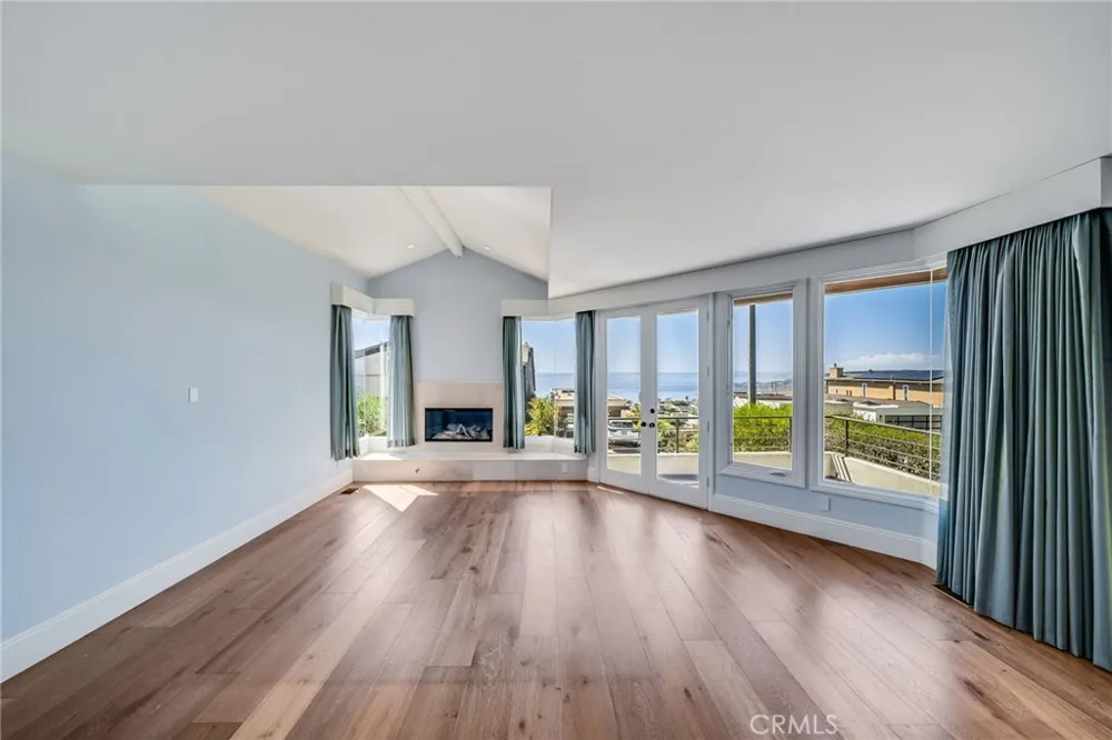 896 Quivera Laguna Beach, CA 92651